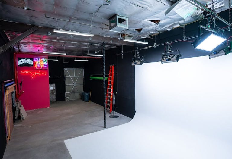 CYC Wall ground North Hollywood film studio green screen tech blue backdrops - Image 2