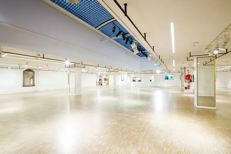 Brilliant Showroom Near Trocadéro - Image 0