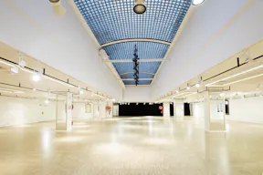 Brilliant Showroom Near Trocadéro - Image 2