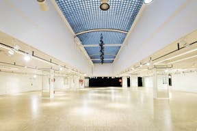 Brilliant Showroom Near Trocadéro - Image 2