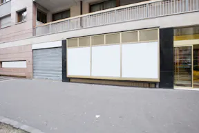 Brilliant Showroom Near Trocadéro - Image 4
