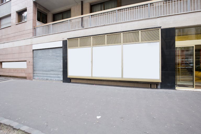 Brilliant Showroom Near Trocadéro - Image 4