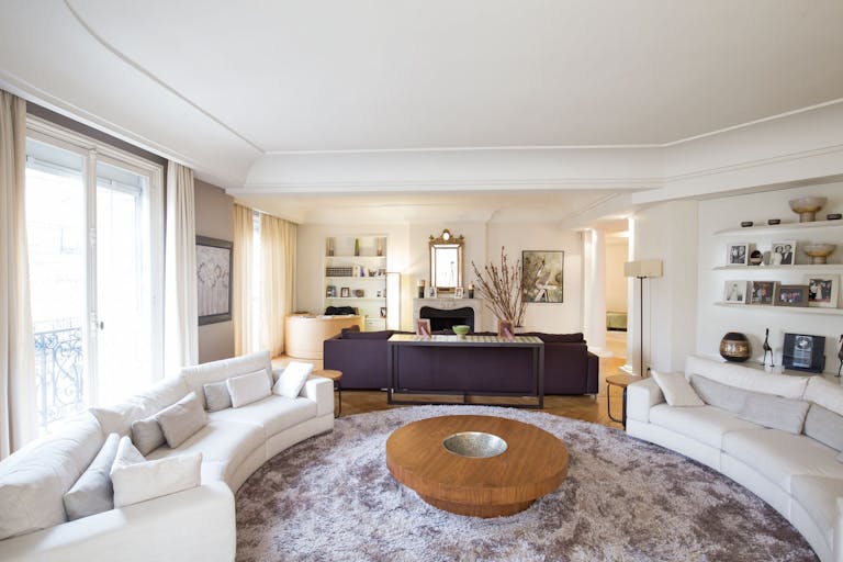 Tasteful Apartment in Ternes - Image 1