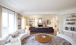 Tasteful Apartment in Ternes - Image 1