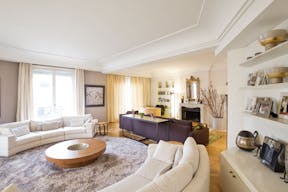 Tasteful Apartment in Ternes - Image 2