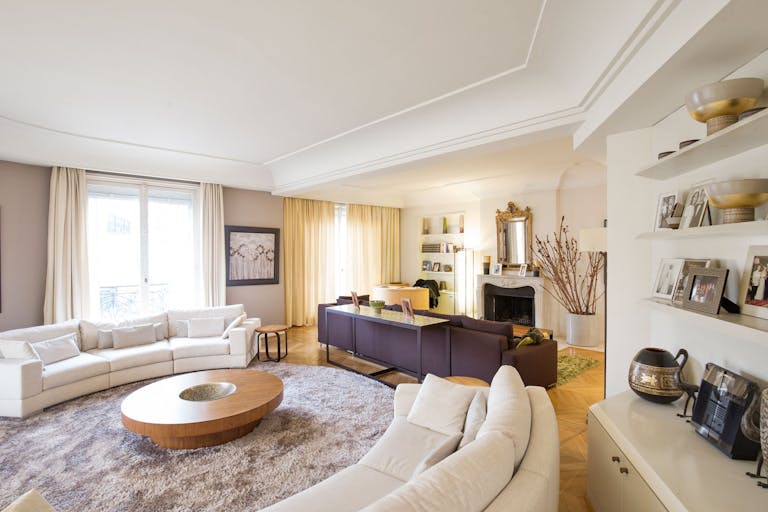 Tasteful Apartment in Ternes - Image 2