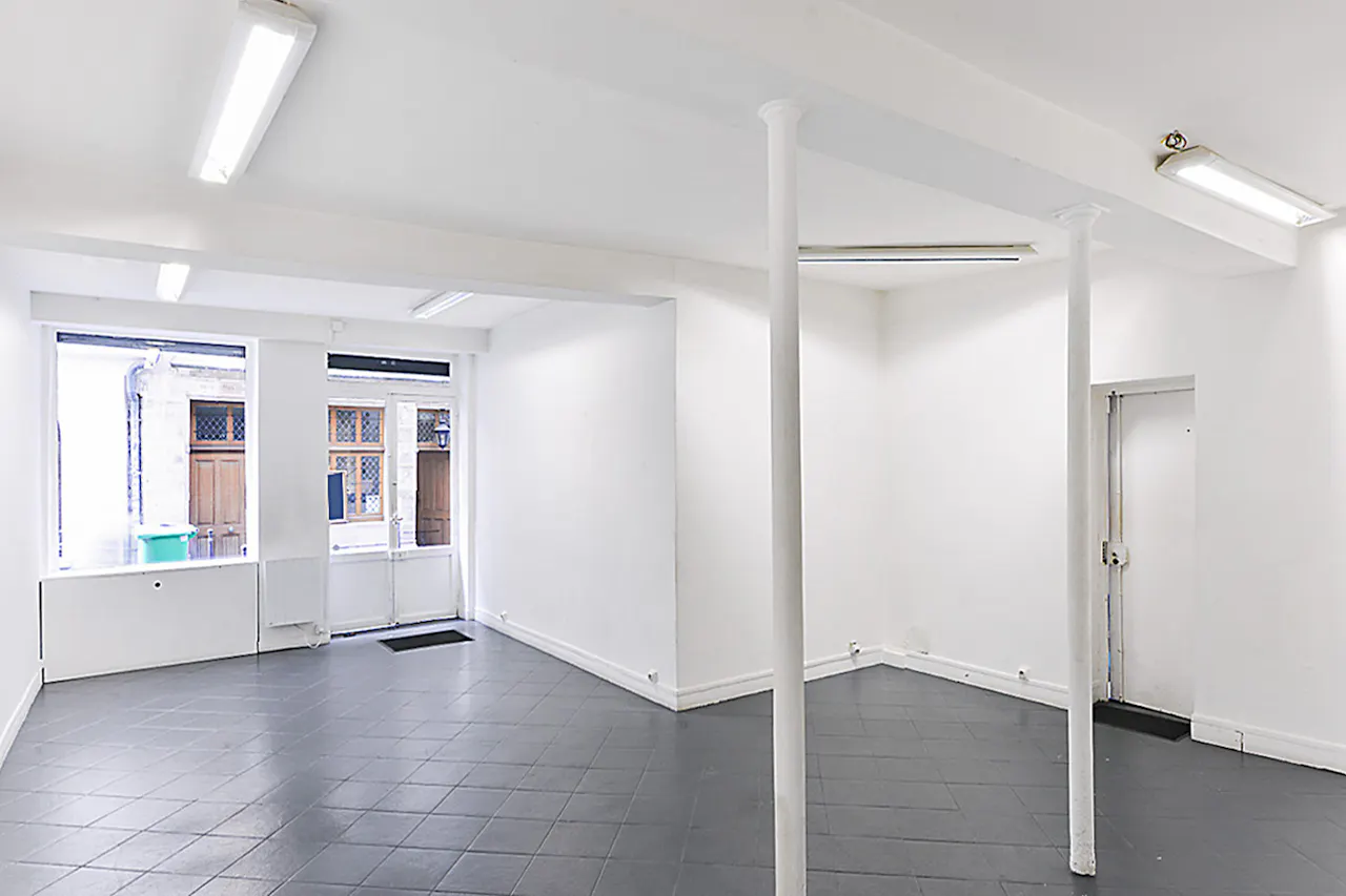 Pop-Up Art Space in Le Marais - Image 0
