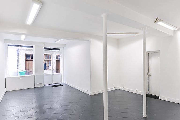 Pop-Up Art Space in Le Marais - Image 0