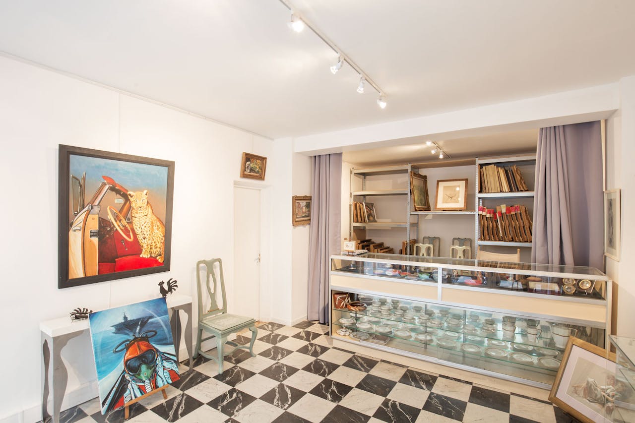 Creative Pigalle Art Gallery Space - Image 1
