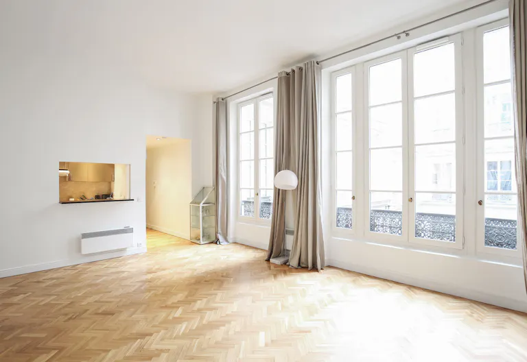Beautiful Opéra Fashion Showroom - Image 0