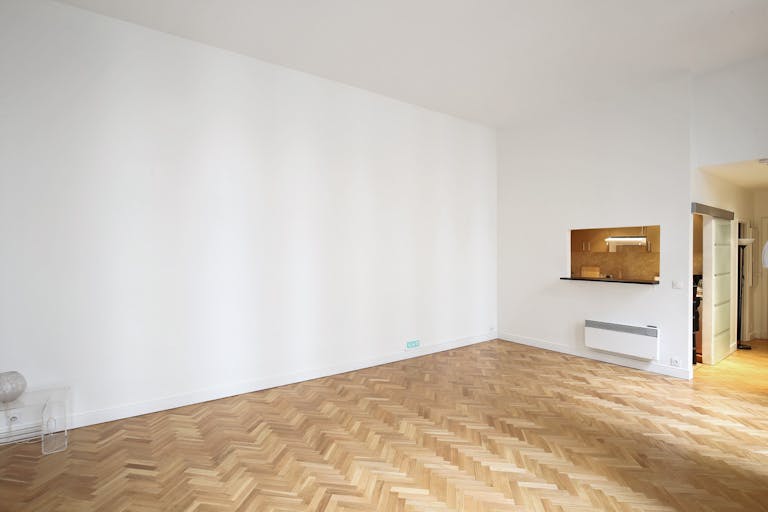 Beautiful Opéra Fashion Showroom - Image 3