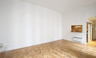 Beautiful Opéra Fashion Showroom - Image 3