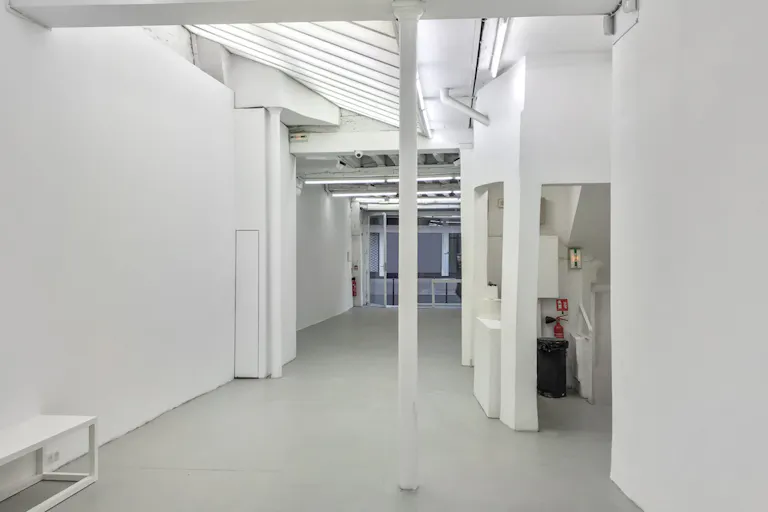 Sophisticated Gallery in Louvre-Rivoli - Image 2