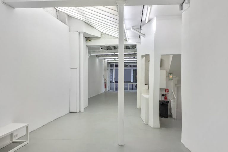 Sophisticated Gallery in Louvre-Rivoli - Image 2