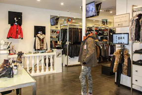 Modern Boutique in Etienne Marcel - Image 1