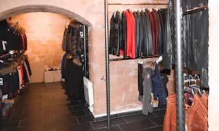 Modern Boutique in Etienne Marcel - Image 3