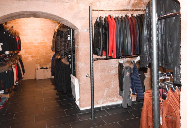 Modern Boutique in Etienne Marcel - Image 3