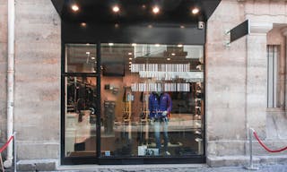 Modern Boutique in Etienne Marcel - Image 4