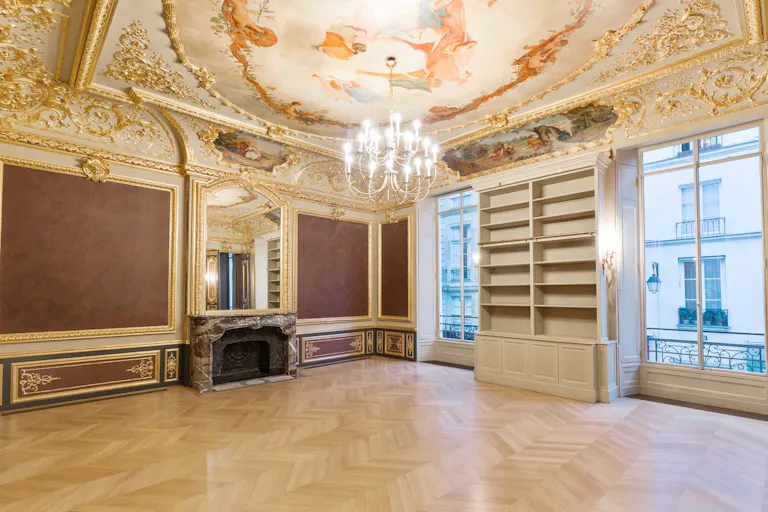 Incredible Saint-Germain Showroom - Image 1