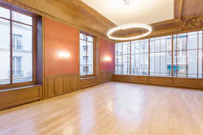 Incredible Saint-Germain Showroom - Image 3