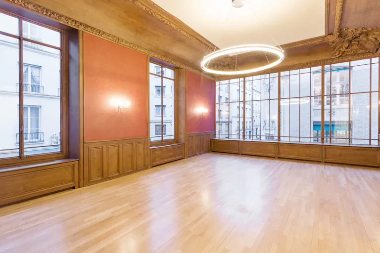 Incredible Saint-Germain Showroom - Image 3
