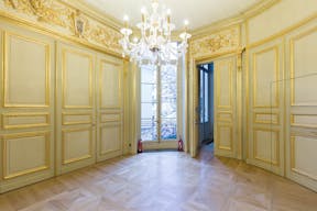 Incredible Saint-Germain Showroom - Image 4