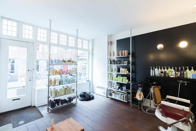 Cosy Pop-Up Shop in Nine Streets - Image 1