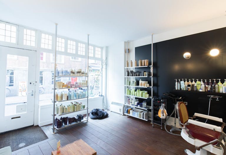 Cosy Pop-Up Shop in Nine Streets - Image 1