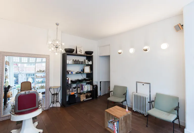Cosy Pop-Up Shop in Nine Streets - Image 3