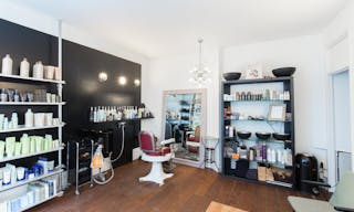 Cosy Pop-Up Shop in Nine Streets - Image 4