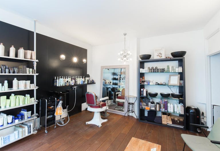 Cosy Pop-Up Shop in Nine Streets - Image 4