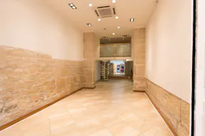 Stylish Sentier Pop-Up Shop - Image 1