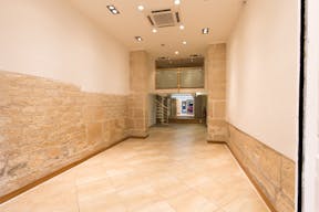 Stylish Sentier Pop-Up Shop - Image 1