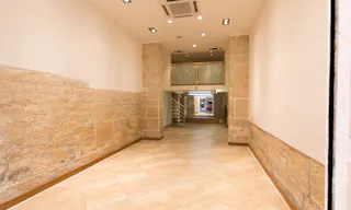 Stylish Sentier Pop-Up Shop - Image 1