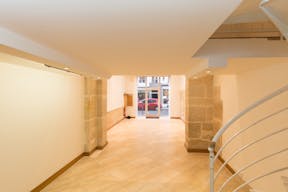 Stylish Sentier Pop-Up Shop - Image 3