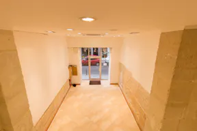Stylish Sentier Pop-Up Shop - Image 4