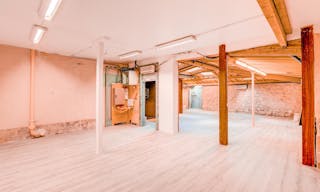 Unique Showroom in Le Marais - Image 1