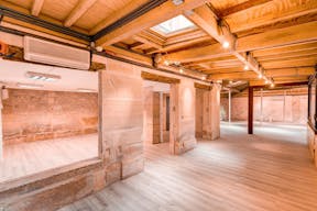 Unique Showroom in Le Marais - Image 2