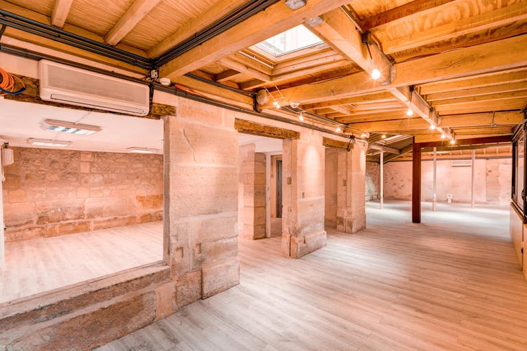 Unique Showroom in Le Marais - Image 2