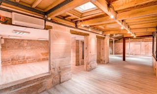 Unique Showroom in Le Marais - Image 2