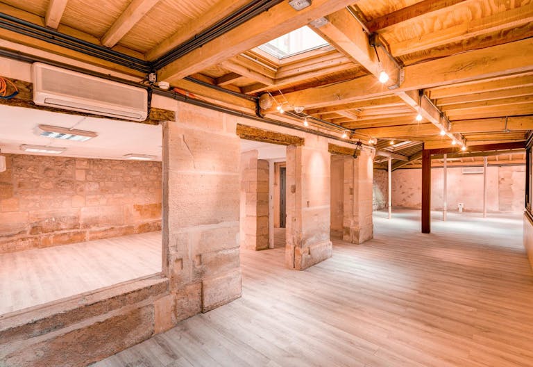 Unique Showroom in Le Marais - Image 2