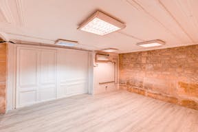 Unique Showroom in Le Marais - Image 3