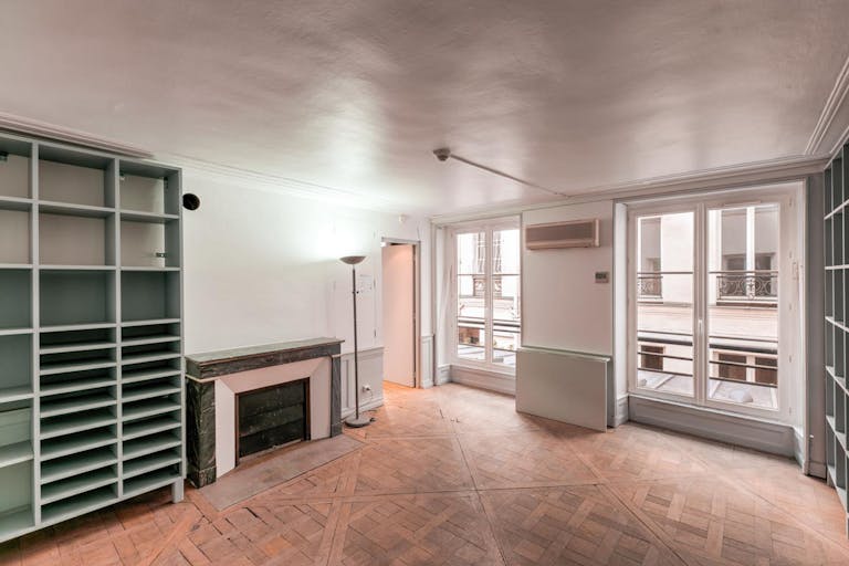 Unique Showroom in Le Marais - Image 4