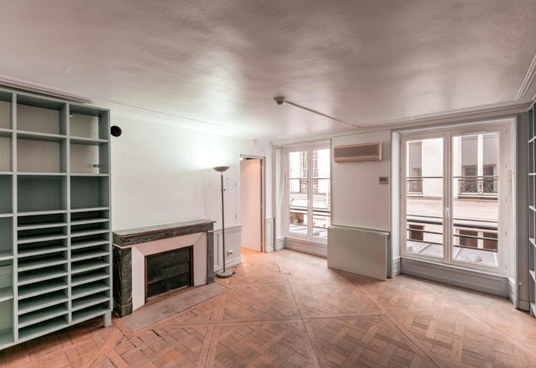 Unique Showroom in Le Marais - Image 4