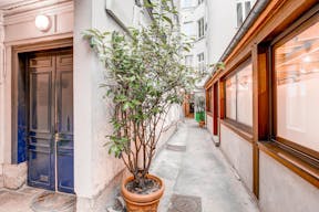 Unique Showroom in Le Marais - Image 6