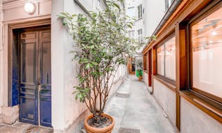 Unique Showroom in Le Marais - Image 6