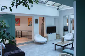 Lovely Showroom in Bastille - Image 1