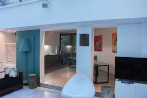 Lovely Showroom in Bastille - Image 3