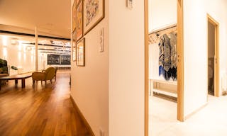 Elegant & Light flooded loft with storefront - Image 13