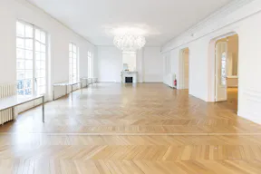 Premium Champs-Elysées Showroom - Image 0